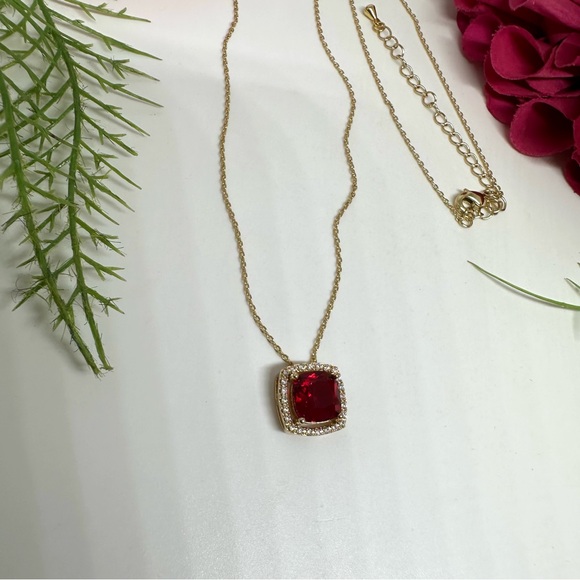 NEW⚜️ Red Crystal Charm Necklace - Picture 4 of 9
